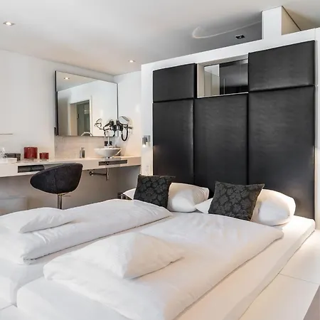 Zollhaus - Doppelzimmer 招待所 恩丁根